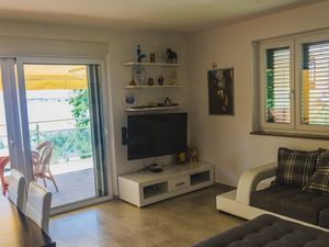 23975955-Ferienwohnung-6-Omišalj-300x225-3