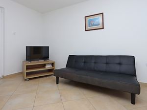 23928422-Ferienwohnung-6-Omišalj-300x225-1