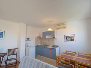 23934317-Ferienwohnung-4-Omišalj-300x225-4