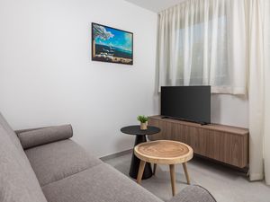 24018370-Ferienwohnung-4-Omišalj-300x225-3