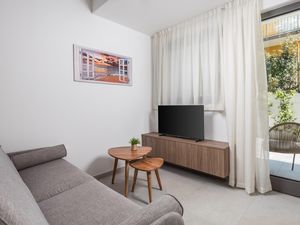 24018374-Ferienwohnung-4-Omišalj-300x225-2