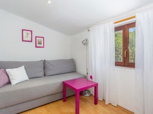 23721388-Ferienwohnung-3-Omišalj-300x225-2