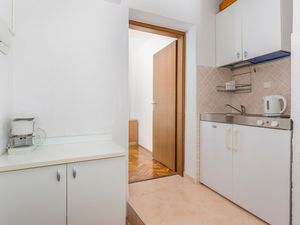 23721388-Ferienwohnung-3-Omišalj-300x225-5