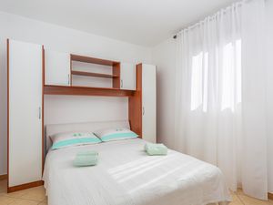 23723832-Ferienwohnung-5-Omišalj-300x225-4