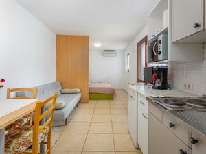 23736565-Ferienwohnung-2-Omišalj-300x225-1