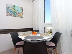 23869997-Ferienwohnung-4-Opatija-300x225-4