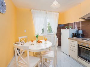 23738197-Ferienwohnung-2-Opatija-300x225-1