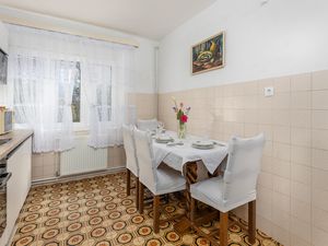 24001325-Ferienwohnung-4-Opatija-300x225-3