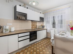 24001325-Ferienwohnung-4-Opatija-300x225-4