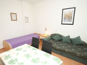 19129183-Ferienwohnung-3-Opatija-300x225-1