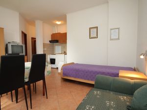 19129183-Ferienwohnung-3-Opatija-300x225-2