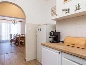 23747910-Ferienwohnung-8-Opatija-300x225-5