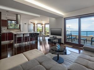 24043885-Ferienwohnung-7-Opatija-300x225-0