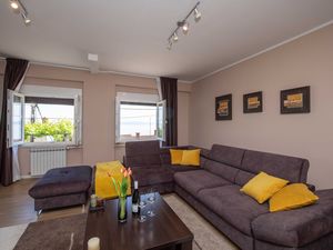 24058723-Ferienwohnung-6-Opatija-300x225-4