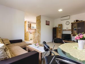 23731676-Ferienwohnung-4-Orbanići-300x225-1