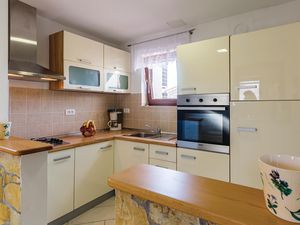 23731676-Ferienwohnung-4-Orbanići-300x225-3