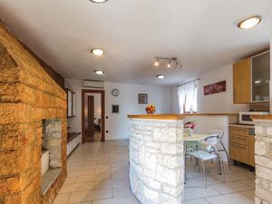 23724781-Ferienwohnung-4-Orbanići-300x225-3