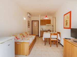 23744870-Ferienwohnung-4-Orbetello-300x225-4