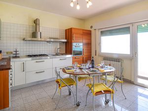 24025051-Ferienwohnung-6-Orbetello-300x225-3