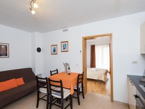 23297649-Ferienwohnung-4-Orebić-300x225-5