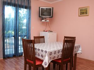 19113139-Ferienwohnung-6-Orebić-300x225-1