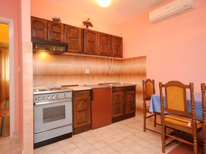 18550369-Ferienwohnung-4-Orebić-300x225-5