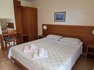 21944089-Ferienwohnung-4-Orebić-300x225-4