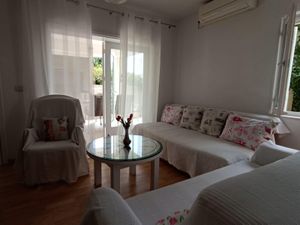 23080811-Ferienwohnung-6-Orebić-300x225-2