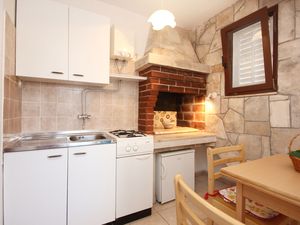 23930935-Ferienwohnung-2-Orebić-300x225-2