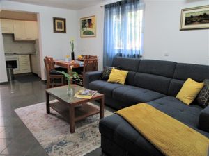 23927838-Ferienwohnung-4-Orebić-300x225-1