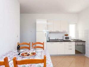 24057777-Ferienwohnung-5-Orebić-300x225-2