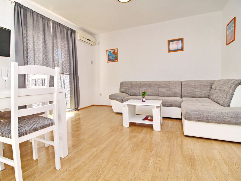 24058079-Ferienwohnung-4-Orebić-800x600-0