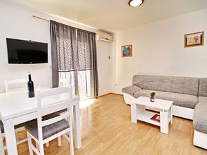 24058079-Ferienwohnung-4-Orebić-300x225-2