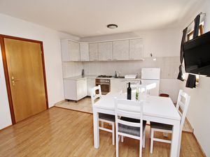 24058079-Ferienwohnung-4-Orebić-300x225-3