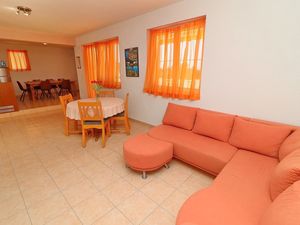 24058493-Ferienwohnung-7-Orebić-300x225-1