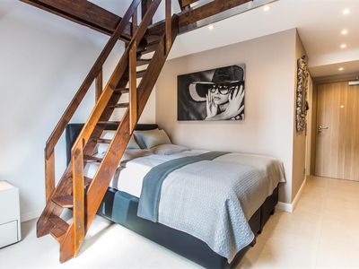 Deluxe Suite_Bett und Treppe