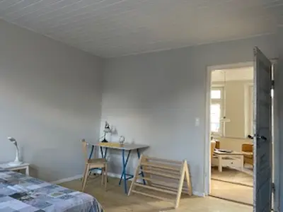 2. Schlafraum mit Blick in den Wohnbereich