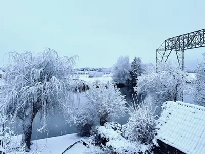 Winterlandschaft mit Schwebefähre