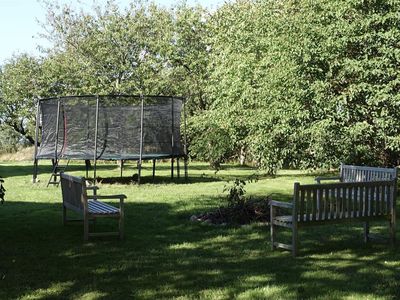 Großer Trampolin und Feuerplatz