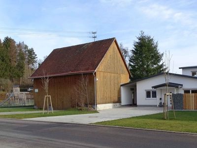 Eingangsbereich mit öffentlichem Spielplatz