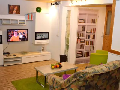 Wohnzimmer mit Fernseher