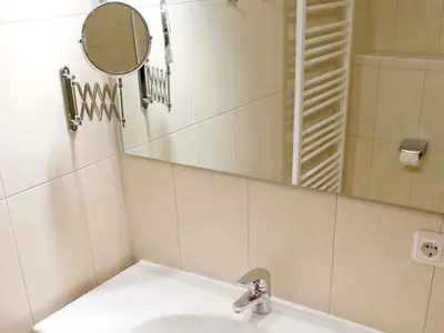 Badezimmer mit Dusche