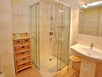 Badezimmer mit Dusche