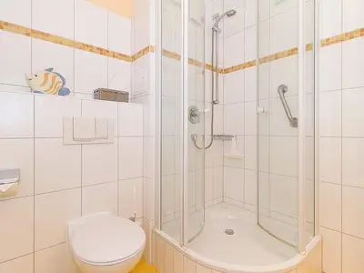 Badezimmer mit Dusche