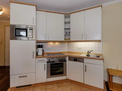 Küchenzeile mit Backofen