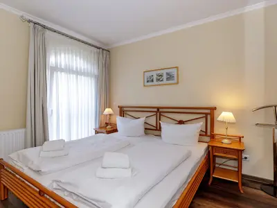 Schlafzimmer mit Doppelbett