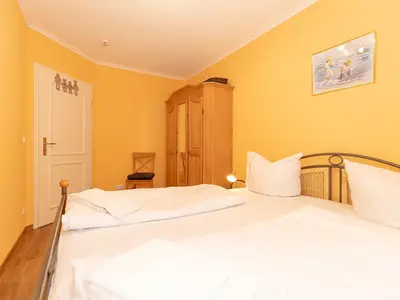 Schlafzimmer mit Doppelbett
