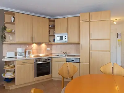 Küchenzeile mit Backofen