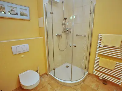 Badezimmer mit Dusche