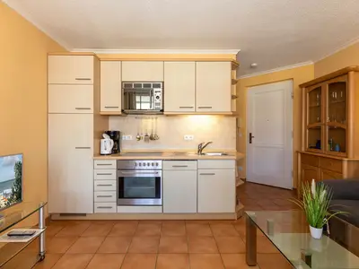Küchenzeile mit Backofen